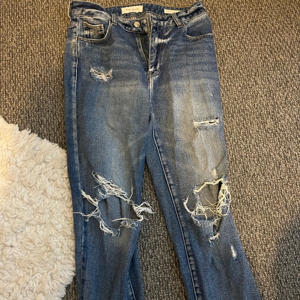 Pacsun mom jeans! So cute for summer.